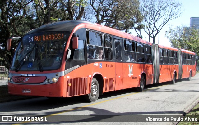 Expresso Azul 17E02 na cidade de Curitiba, Paraná, Brasil, por Vicente de Paulo Alves. Número da foto: #13099973.