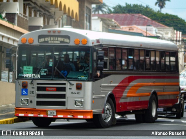 Transportes Del Norte 06 na cidade de Heredia, Heredia, Heredia, Costa Rica, por Alfonso Russell. Número da foto: #13099131.