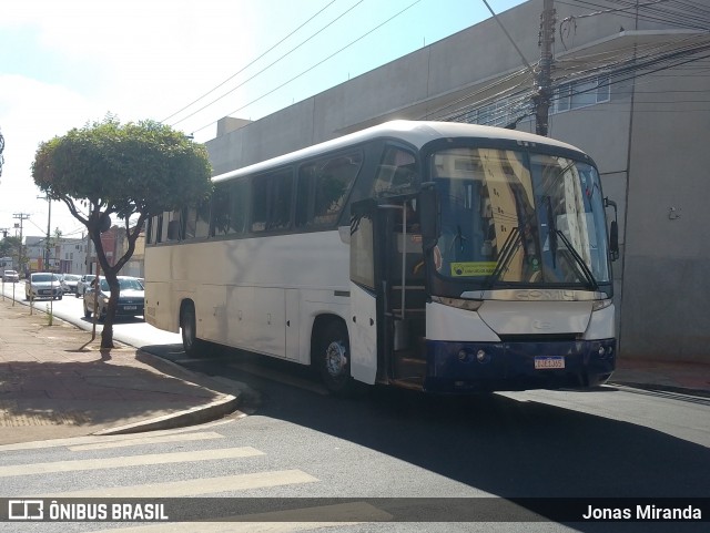 Ônibus Particulares 2760 na cidade de Ribeirão Preto, São Paulo, Brasil, por Jonas Miranda. Número da foto: #13100246.