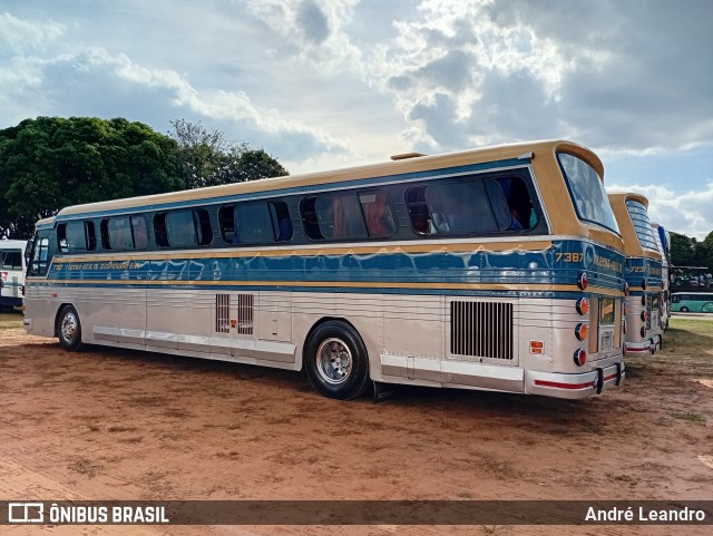 Ônibus Particulares 7387 na cidade de Artur Nogueira, São Paulo, Brasil, por André Leandro. Número da foto: #13100760.