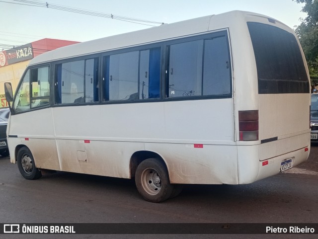 Ônibus Particulares 26 na cidade de Brazlândia, Distrito Federal, Brasil, por Pietro Ribeiro. Número da foto: #13101581.