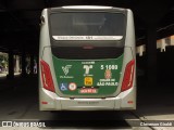 Via Sudeste Transportes S.A. 5 1080 na cidade de São Paulo, São Paulo, Brasil, por Cleverson Giraldi. Número da foto: #13101184.