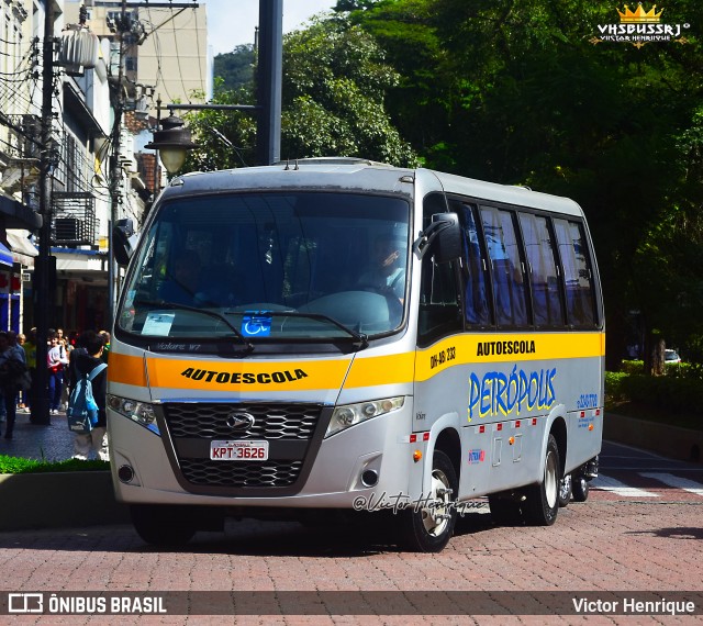 Auto-Escola Petrópolis DH AB/233 na cidade de Petrópolis, Rio de Janeiro, Brasil, por Victor Henrique. Número da foto: #13179812.
