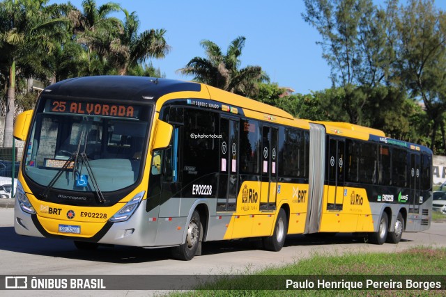 Mobi Rio E902228 na cidade de Rio de Janeiro, Rio de Janeiro, Brasil, por Paulo Henrique Pereira Borges. Número da foto: #13105119.