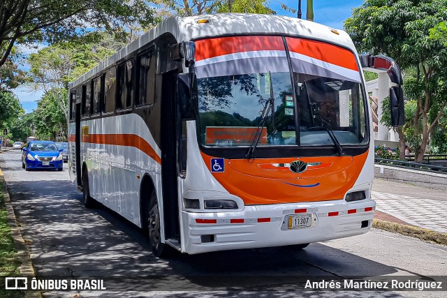 Autobuses sin identificación - Costa Rica 00 na cidade de San José, San José, Costa Rica, por Andrés Martínez Rodríguez. Número da foto: #13104445.