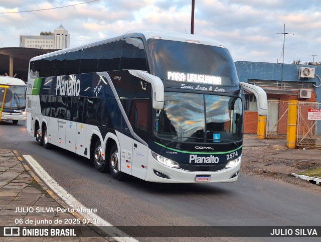 Planalto Transportes 2574 na cidade de Porto Alegre, Rio Grande do Sul, Brasil, por JULIO SILVA. Número da foto: #13108031.