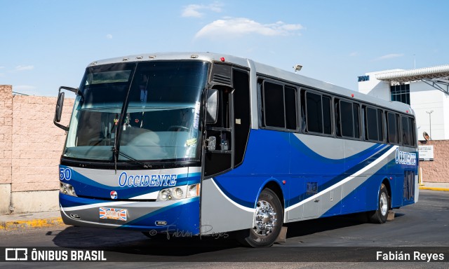 AdeO - Autobuses de Occidente 50 na cidade de Morelia, Michoacán, México, por Fabián Reyes. Número da foto: #13112306.