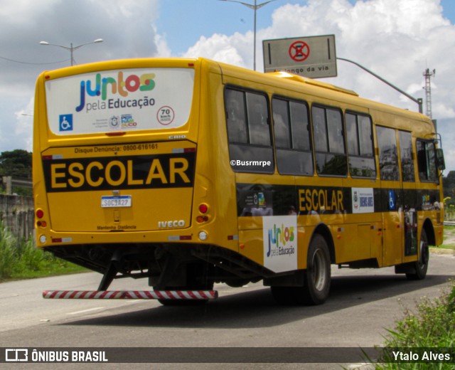 Escolares 27 na cidade de São Lourenço da Mata, Pernambuco, Brasil, por Ytalo Alves. Número da foto: #13111233.