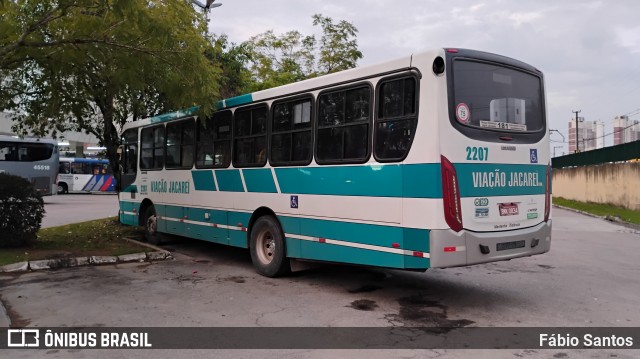 Viação Jacareí 2207 na cidade de Mogi das Cruzes, São Paulo, Brasil, por Fábio Santos. Número da foto: #13112012.