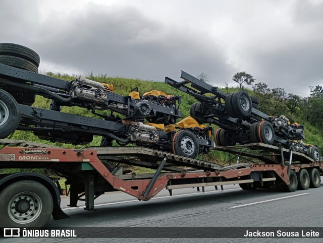 Mercedes-Benz  na cidade de Araçariguama, São Paulo, Brasil, por Jackson Sousa Leite. Número da foto: #13112482.