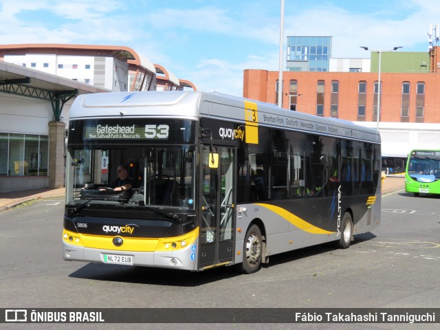 Go North East 5806 na cidade de Gateshead, Tyne and Wear, Inglaterra, por Fábio Takahashi Tanniguchi. Número da foto: #13114988.