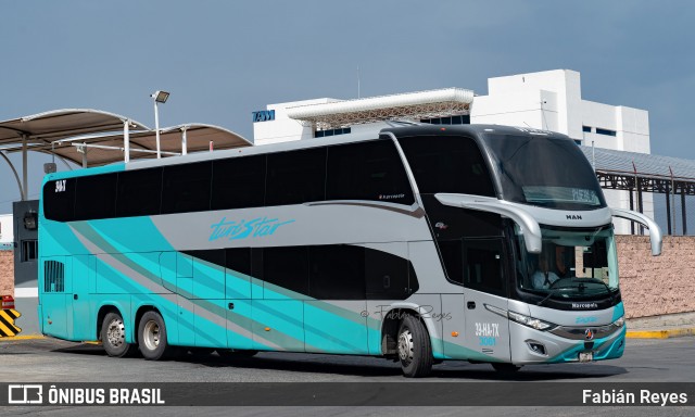Turistar 3061 na cidade de Morelia, Michoacán, México, por Fabián Reyes. Número da foto: #13116005.