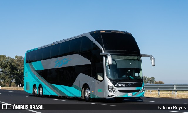 Turistar 8002 na cidade de Álvaro Obregón, Ciudad de México, México, por Fabián Reyes. Número da foto: #13116008.