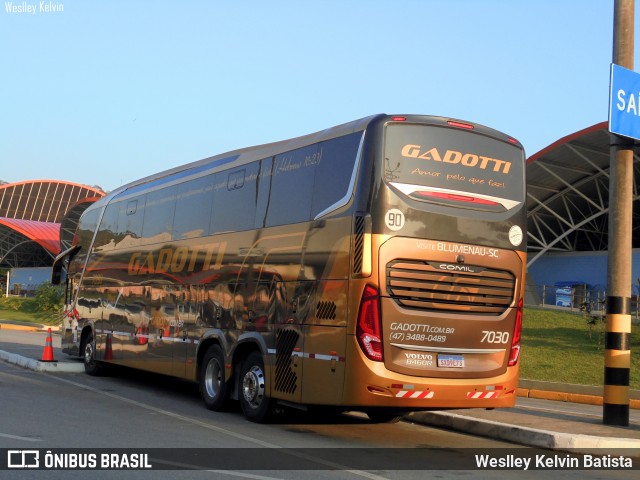 Auto Viação Gadotti 7030 na cidade de Aparecida, São Paulo, Brasil, por Weslley Kelvin Batista. Número da foto: #13113812.
