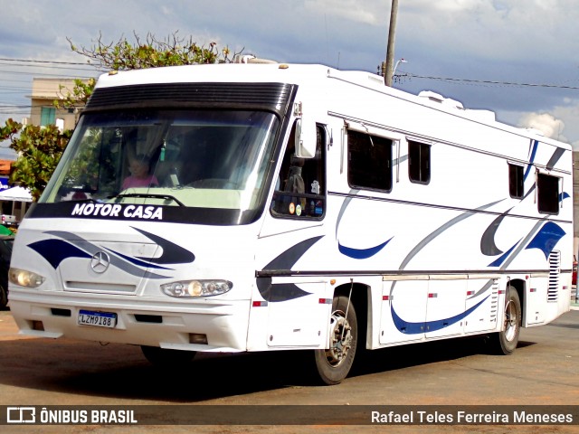 Motorhomes 9888 na cidade de Trindade, Goiás, Brasil, por Rafael Teles Ferreira Meneses. Número da foto: #13115645.