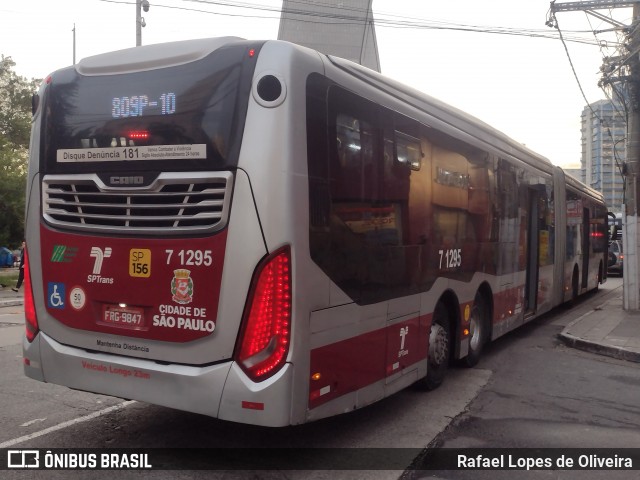 Viação Campo Belo 7 1295 na cidade de São Paulo, São Paulo, Brasil, por Rafael Lopes de Oliveira. Número da foto: #13116690.