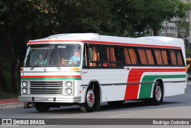 Ônibus Particulares 73 na cidade de Barueri, São Paulo, Brasil, por Rodrigo Coimbra. Número da foto: #13118848.