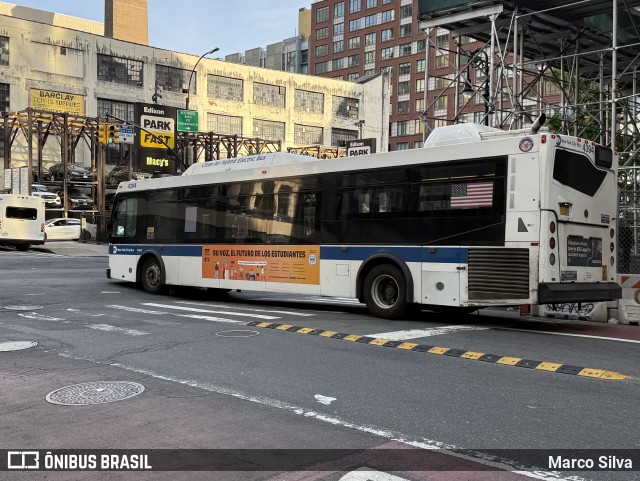 MTA New York City 4394 na cidade de Brooklyn, New York, Estados Unidos, por Marco Silva. Número da foto: #13118689.