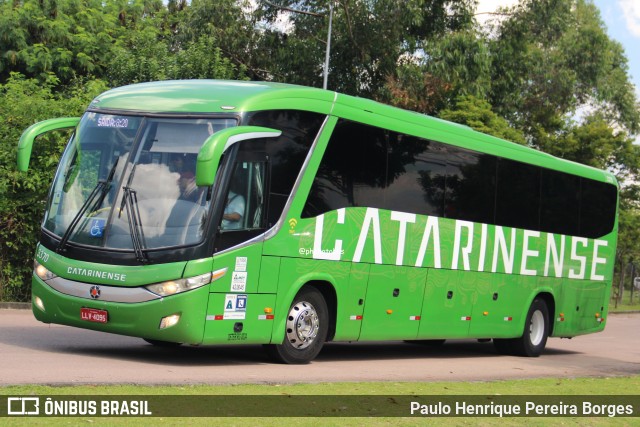 Auto Viação Catarinense 3370 na cidade de Curitiba, Paraná, Brasil, por Paulo Henrique Pereira Borges. Número da foto: #13118462.
