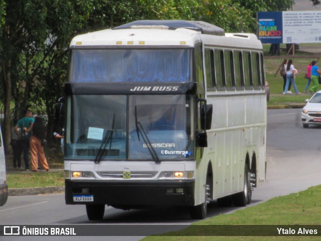 Ônibus Particulares 8086 na cidade de São Lourenço da Mata, Pernambuco, Brasil, por Ytalo Alves. Número da foto: #13118309.