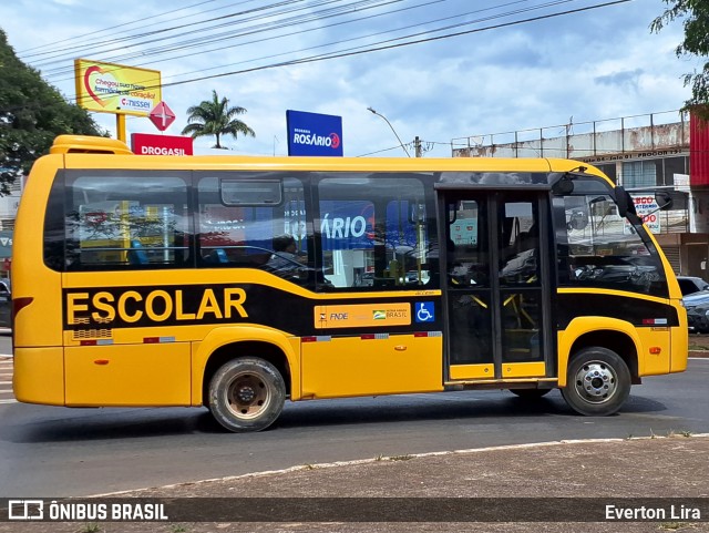 Escolares 5D60 na cidade de Planaltina, Distrito Federal, Brasil, por Everton Lira. Número da foto: #13116936.