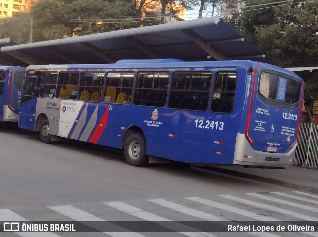 Auto Viação Bragança Metropolitana > Viação Raposo Tavares 12.2413 na cidade de São Paulo, São Paulo, Brasil, por Rafael Lopes de Oliveira. Número da foto: #13180764.