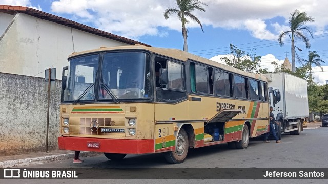 Expresso Sena 290 na cidade de Coração de Jesus, Minas Gerais, Brasil, por Jeferson Santos. Número da foto: #13180924.