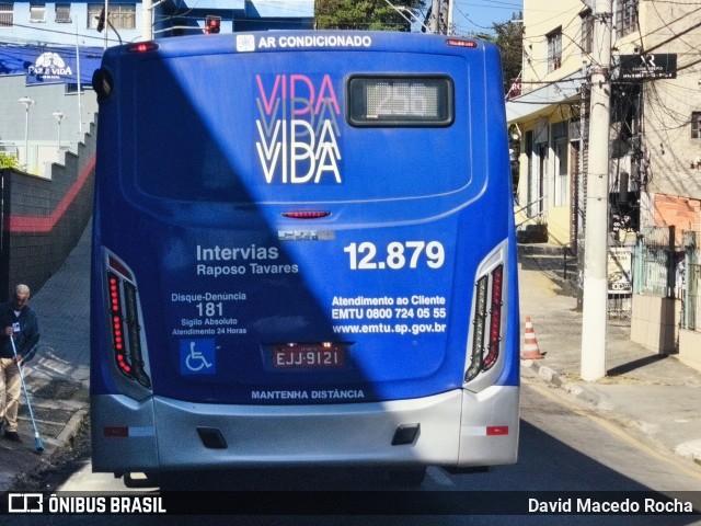 Auto Viação Bragança Metropolitana > Viação Raposo Tavares 12.879 na cidade de Cotia, São Paulo, Brasil, por David Macedo Rocha. Número da foto: #13181242.
