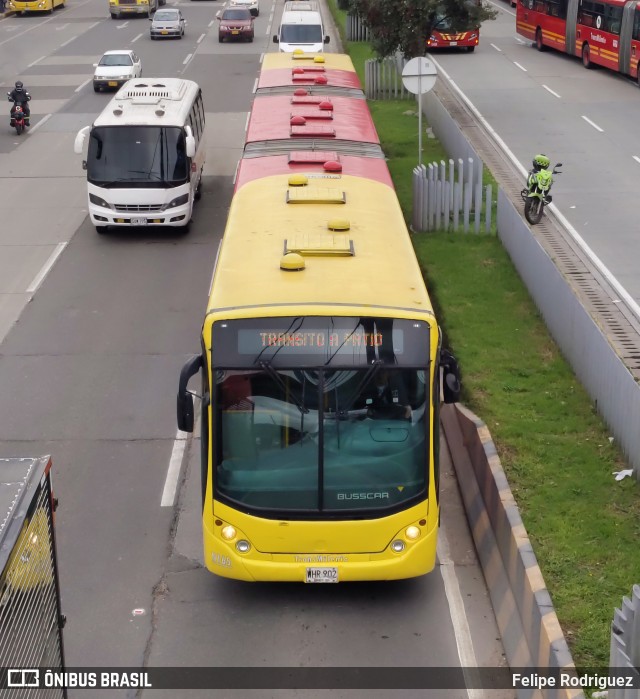 Consorcio Express S.A.S. - Transmilenio N165 na cidade de Bogotá, Colômbia, por Felipe Rodriguez. Número da foto: #13182464.