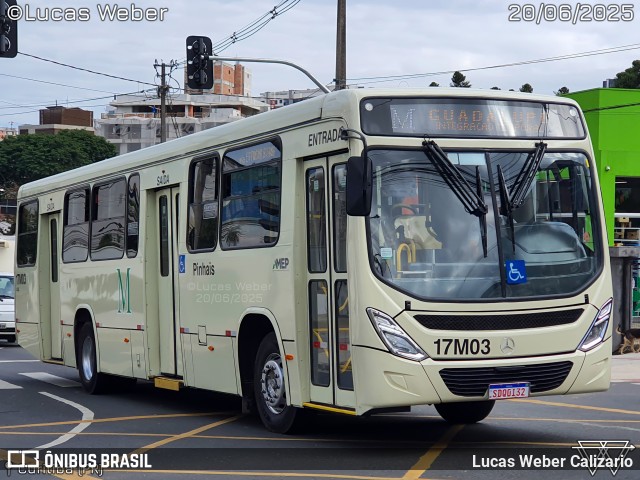 Expresso Azul 17M03 na cidade de Curitiba, Paraná, Brasil, por Lucas Weber Calizario. Número da foto: #13205565.