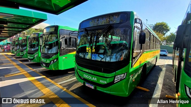 Transportes Capellini 32574 na cidade de Paulínia, São Paulo, Brasil, por Allan Henrique. Número da foto: #13206188.
