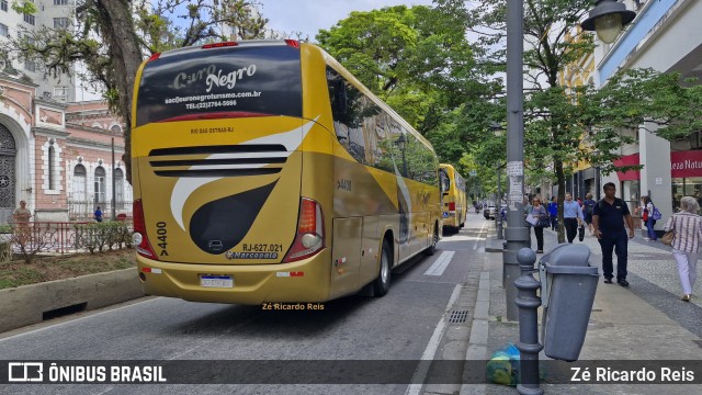 Ouro Negro Transportes e Turismo RJ 627.021 na cidade de Petrópolis, Rio de Janeiro, Brasil, por Zé Ricardo Reis. Número da foto: #13206184.