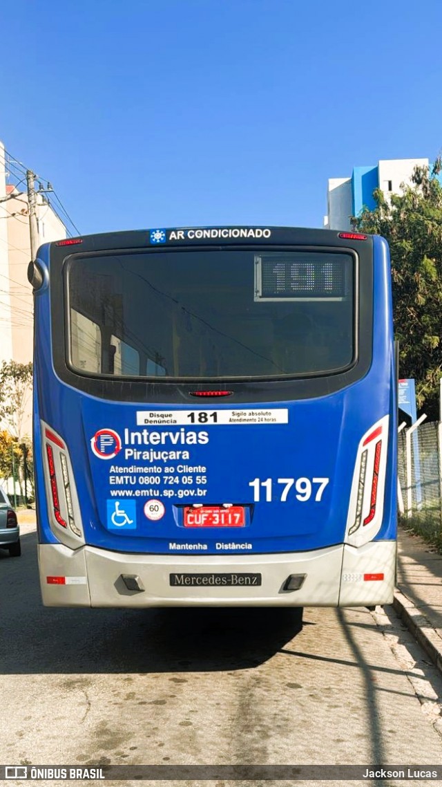 Viação Pirajuçara 11.797 na cidade de Taboão da Serra, São Paulo, Brasil, por Jackson Lucas. Número da foto: #13205633.
