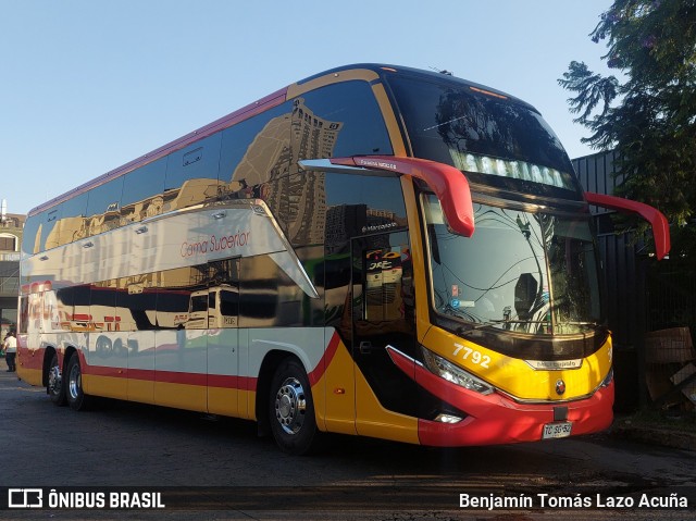 JAC 7792 na cidade de Estación Central, Santiago, Metropolitana de Santiago, Chile, por Benjamín Tomás Lazo Acuña. Número da foto: #13207429.