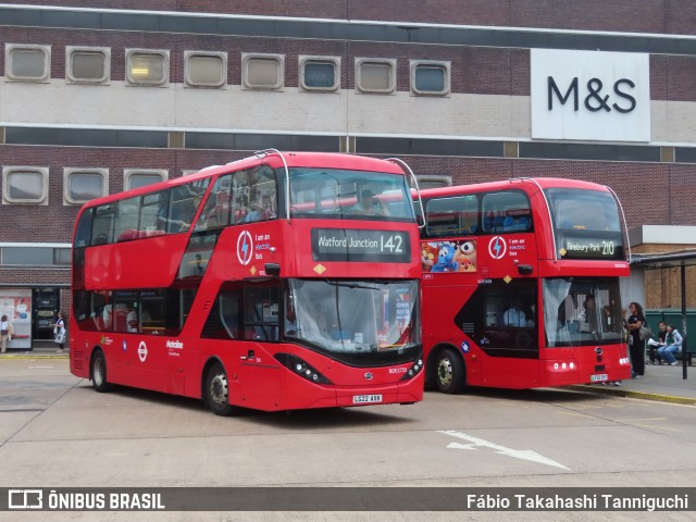 Metroline BDE2755 na cidade de Barnet, Hertfordshire, Inglaterra, por Fábio Takahashi Tanniguchi. Número da foto: #13208760.