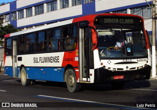 Viação Sul Fluminense RJ 202.032 na cidade de Volta Redonda, Rio de Janeiro, Brasil, por Luiz Petriz. Número da foto: #13211965.