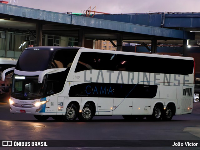 Auto Viação Catarinense 3700 na cidade de Porto Alegre, Rio Grande do Sul, Brasil, por João Victor. Número da foto: #13212651.