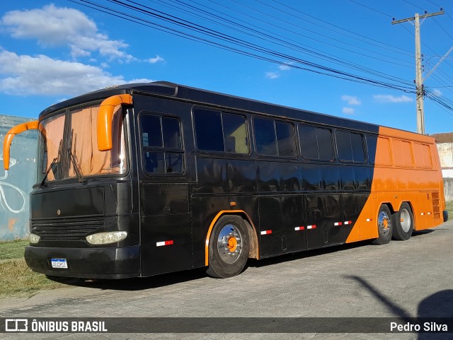 Ônibus Particulares 13 na cidade de Pelotas, Rio Grande do Sul, Brasil, por Pedro Silva. Número da foto: #13211829.