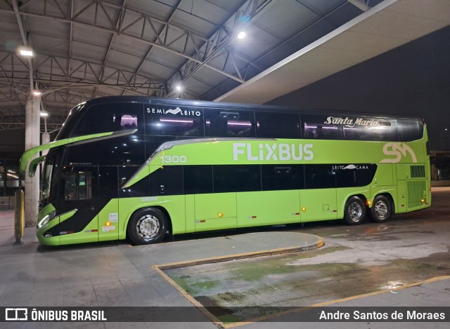 Santa Maria Fretamento e Turismo > Transportes Santa Maria(SP) 1300 na cidade de Curitiba, Paraná, Brasil, por Andre Santos de Moraes. Número da foto: #13209579.