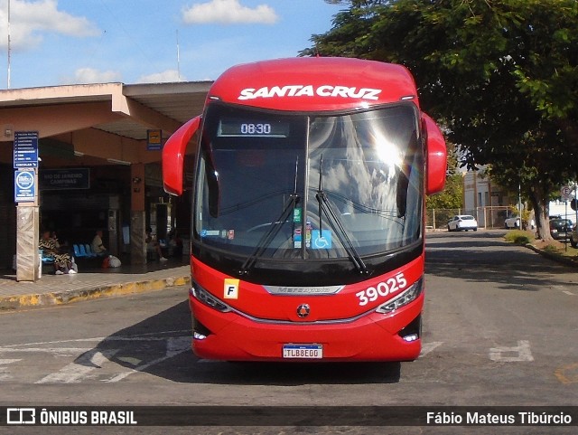 Viação Santa Cruz 39025 na cidade de Três Corações, Minas Gerais, Brasil, por Fábio Mateus Tibúrcio. Número da foto: #13210030.
