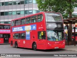 Arriva T132 na cidade de Croydon, Greater London, Inglaterra, por Fábio Takahashi Tanniguchi. Número da foto: #13211139.