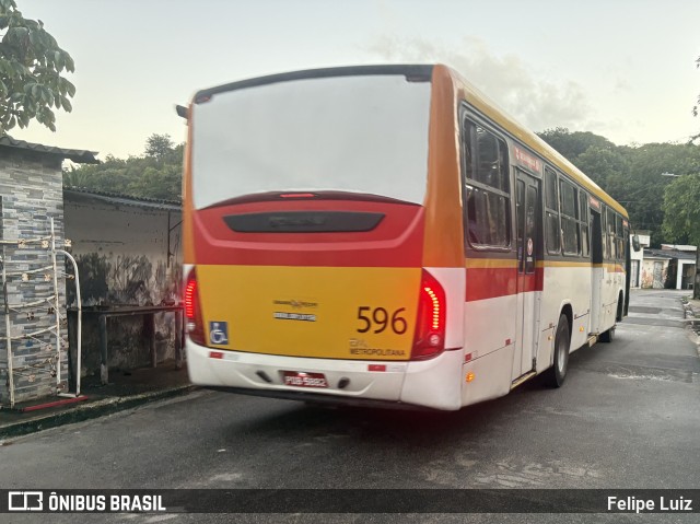 Empresa Metropolitana 596 na cidade de Recife, Pernambuco, Brasil, por Felipe Luiz. Número da foto: #13213568.