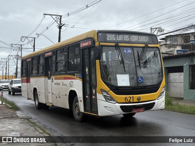 Empresa Metropolitana 621 na cidade de Recife, Pernambuco, Brasil, por Felipe Luiz. Número da foto: #13213545.