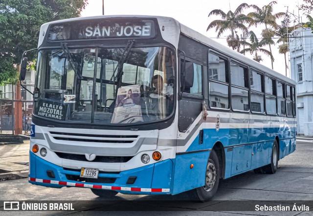 Buses Guadalupe 95 na cidade de Carmen, San José, San José, Costa Rica, por Sebastian Ávila. Número da foto: #13213155.