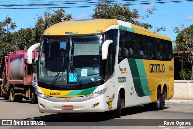 Empresa Gontijo de Transportes 18165 na cidade de Vitória da Conquista, Bahia, Brasil, por Rava Ogawa. Número da foto: #13214883.
