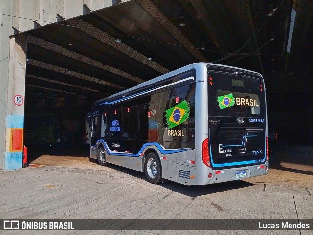 Higer  na cidade de São Paulo, São Paulo, Brasil, por Lucas Mendes. Número da foto: #13216117.
