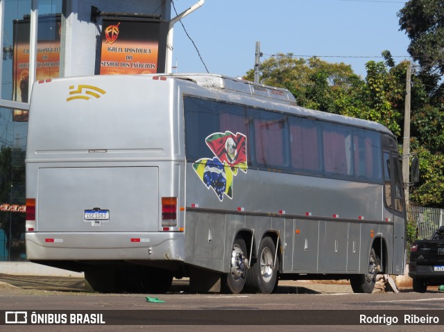 Ônibus Particulares 1383 na cidade de Santo Ângelo, Rio Grande do Sul, Brasil, por Rodrigo  Ribeiro. Número da foto: #13217625.