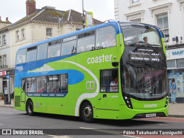 Brighton & Hove Buses 734 na cidade de Eastbourne, East Sussex, Inglaterra, por Fábio Takahashi Tanniguchi. Número da foto: #13216662.
