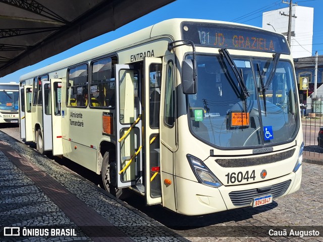 Viação Tamandaré 16044 na cidade de Curitiba, Paraná, Brasil, por Cauã Augusto. Número da foto: #13215727.