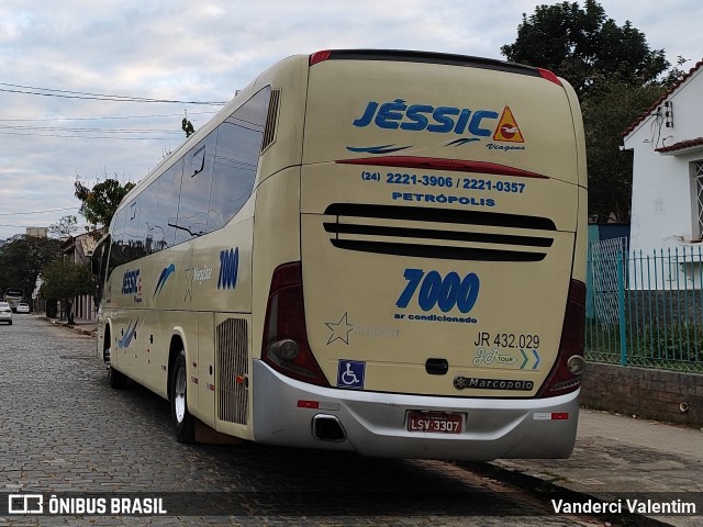 Jéssica Viagens 7000 na cidade de São Lourenço, Minas Gerais, Brasil, por Vanderci Valentim. Número da foto: #13218820.